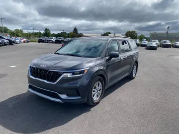 2022 Kia Carnival - image 3