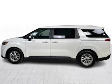2022 Kia Carnival - image 10