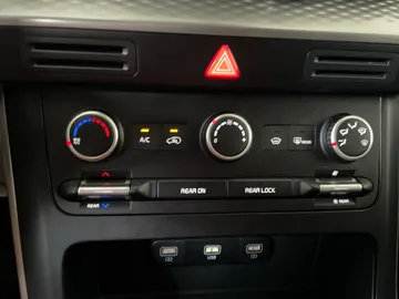 2022 Kia Carnival - image 20