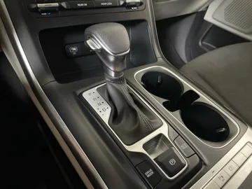 2022 Kia Carnival - image 26
