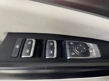 2022 Kia Carnival - image 21
