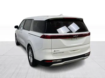 2022 Kia Carnival - image 11
