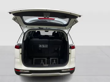 2022 Kia Carnival - image 13