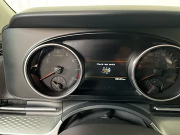2022 Kia Carnival - image 24