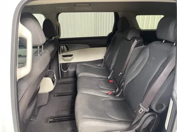 2022 Kia Carnival - image 15