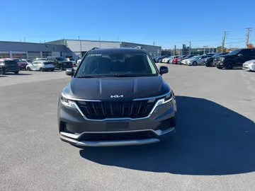 2023 Kia Carnival - image 2