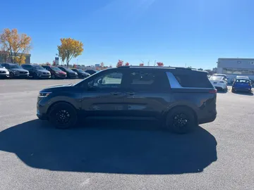 2023 Kia Carnival - image 4