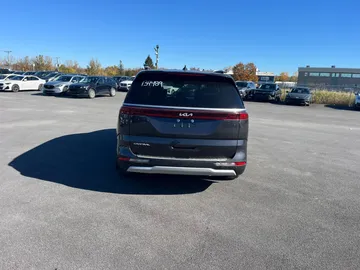 2023 Kia Carnival - image 6