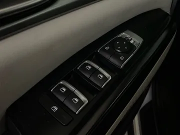 2022 Kia Carnival - image 21