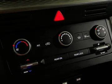 2022 Kia Carnival - image 19