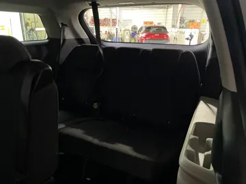 2022 Kia Carnival - image 20