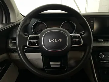 2022 Kia Carnival - image 17