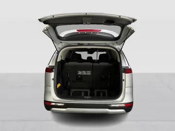 2022 Kia Carnival - image 13