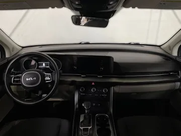 2022 Kia Carnival - image 4