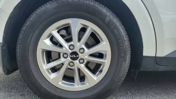 2023 Kia Carnival - image 7