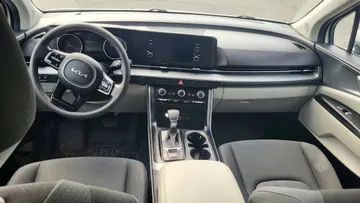 2023 Kia Carnival - image 9