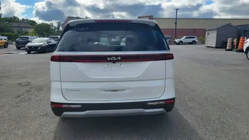 2023 Kia Carnival - image 4