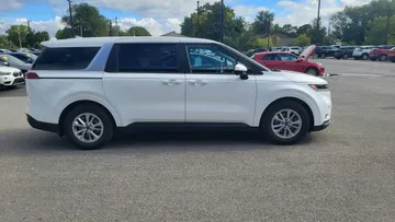 2023 Kia Carnival - image 6