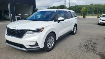 2023 Kia Carnival - image 3