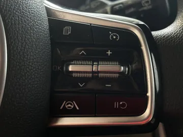 2022 Kia Carnival - image 25