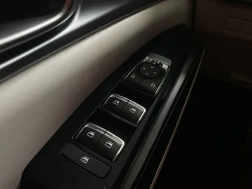 2022 Kia Carnival - image 23