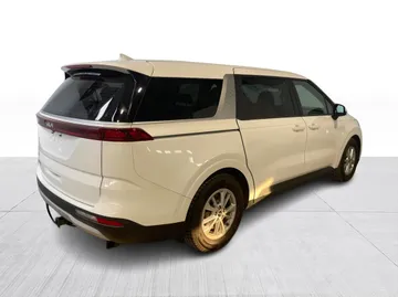 2022 Kia Carnival - image 14