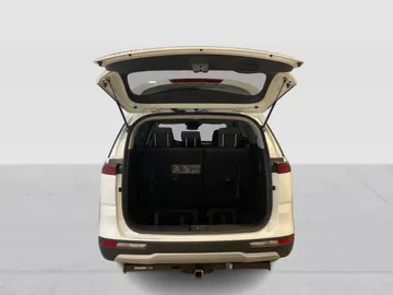2022 Kia Carnival - image 13