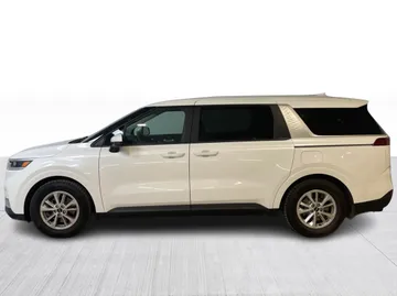 2022 Kia Carnival - image 10