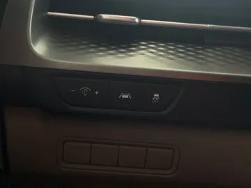 2022 Kia Carnival - image 30