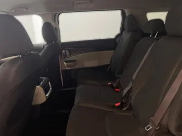 2022 Kia Carnival - image 15