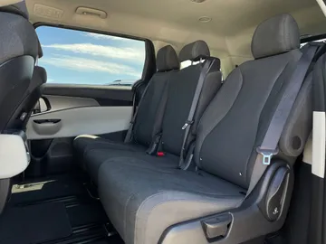 2022 Kia Carnival - image 15