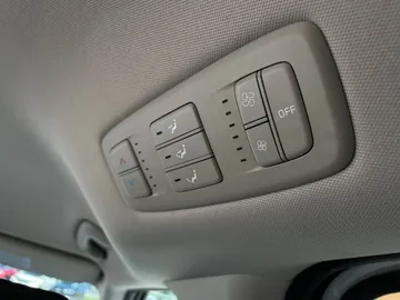 2022 Kia Carnival - image 22