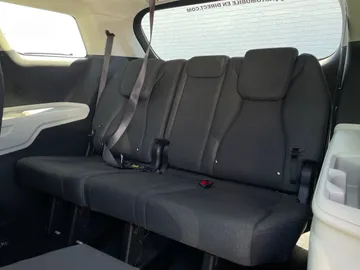2022 Kia Carnival - image 21