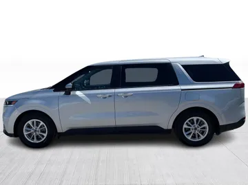 2022 Kia Carnival - image 10