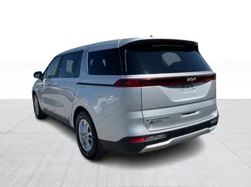 2022 Kia Carnival - image 11