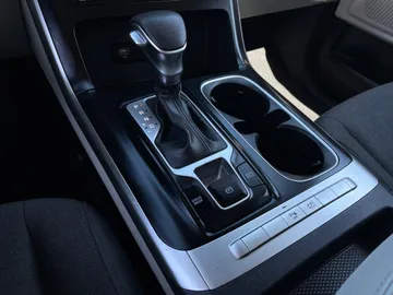 2022 Kia Carnival - image 24