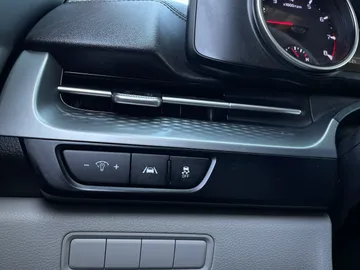 2022 Kia Carnival - image 25