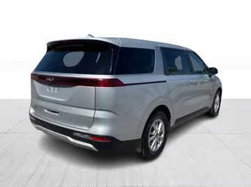2022 Kia Carnival - image 14