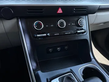 2022 Kia Carnival - image 19