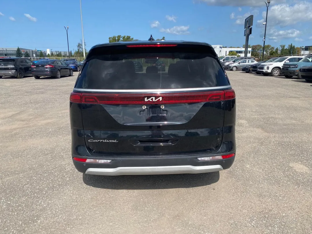 2022 Kia Carnival LX, photo 5