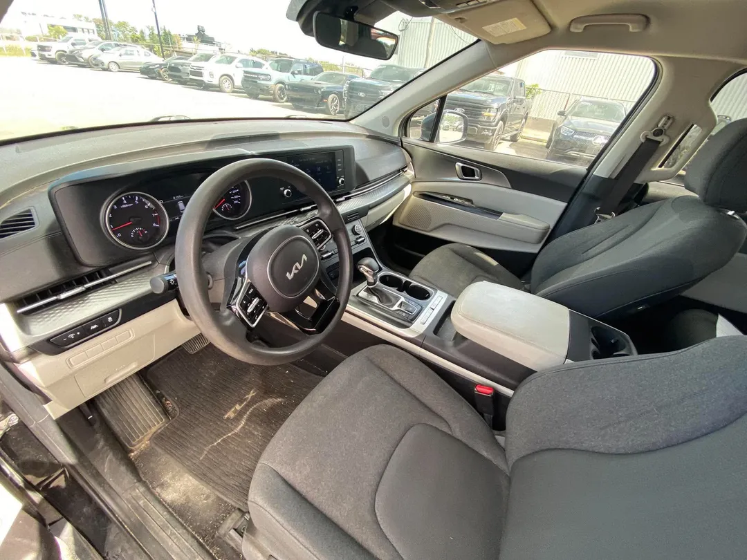 2022 Kia Carnival LX, photo 6