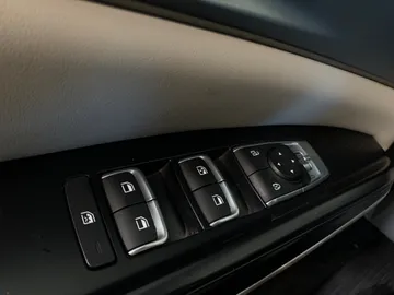 2022 Kia Carnival - image 18