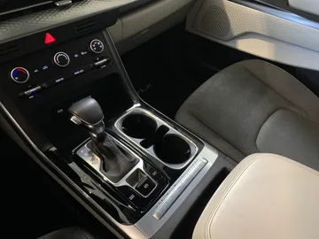 2022 Kia Carnival - image 17