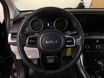 2022 Kia Carnival - image 19
