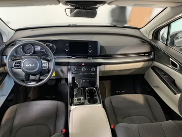 2022 Kia Carnival - image 14