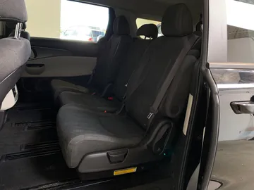 2022 Kia Carnival - image 13
