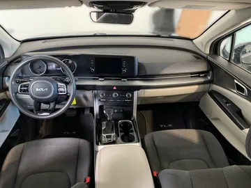 2022 Kia Carnival - image 14