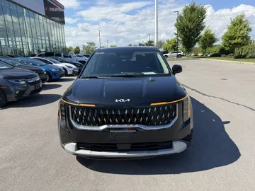 2025 Kia Carnival - image 2