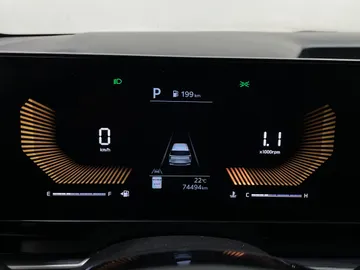 2025 Kia Carnival - image 18
