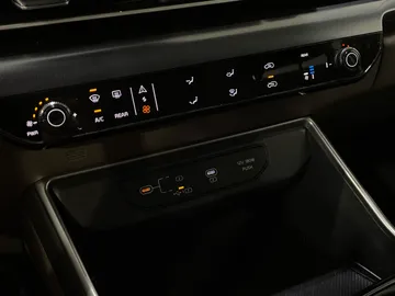 2025 Kia Carnival - image 21